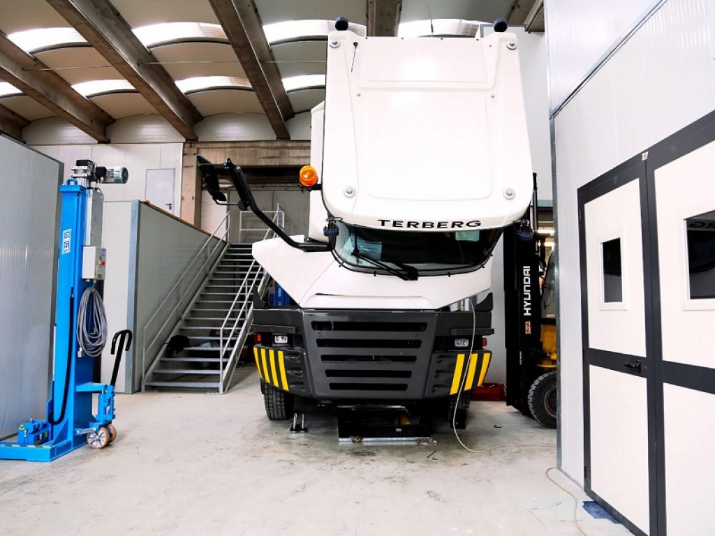 primo mezzo a idrogeno in un porto