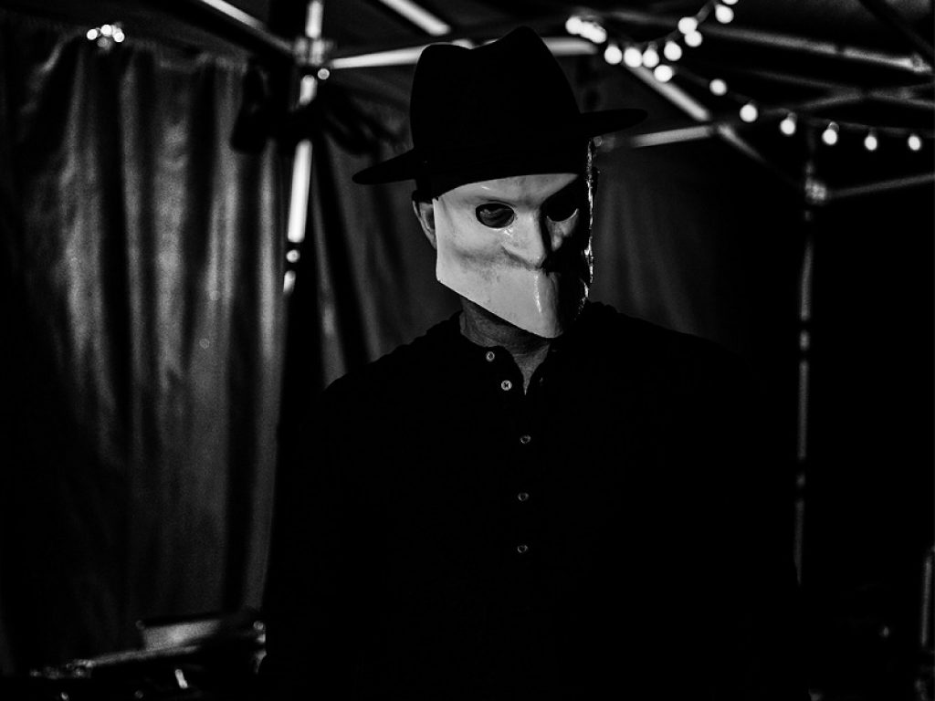 La droga è il nuovo singolo di Pianista Indie