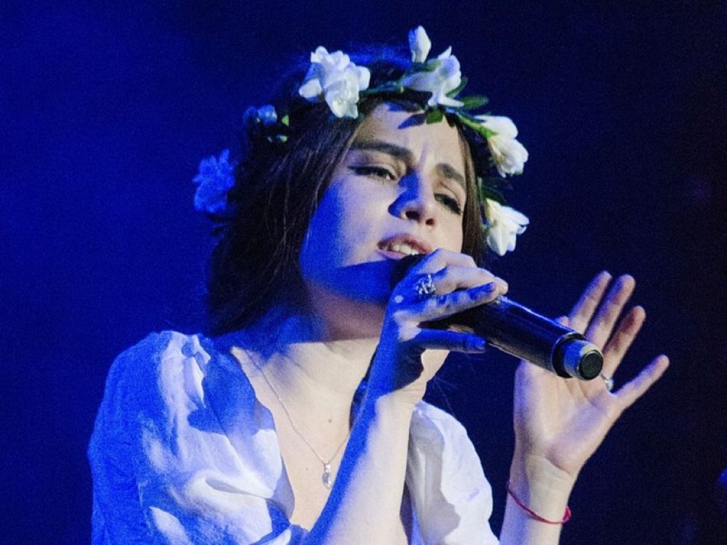 Guerra in Ucraina: "Bella ciao" diventa l’inno della resistenza delle truppe e della popolazione di Kiev. Ad intonare la canzone è l'artista folk Khrystyna Soloviy