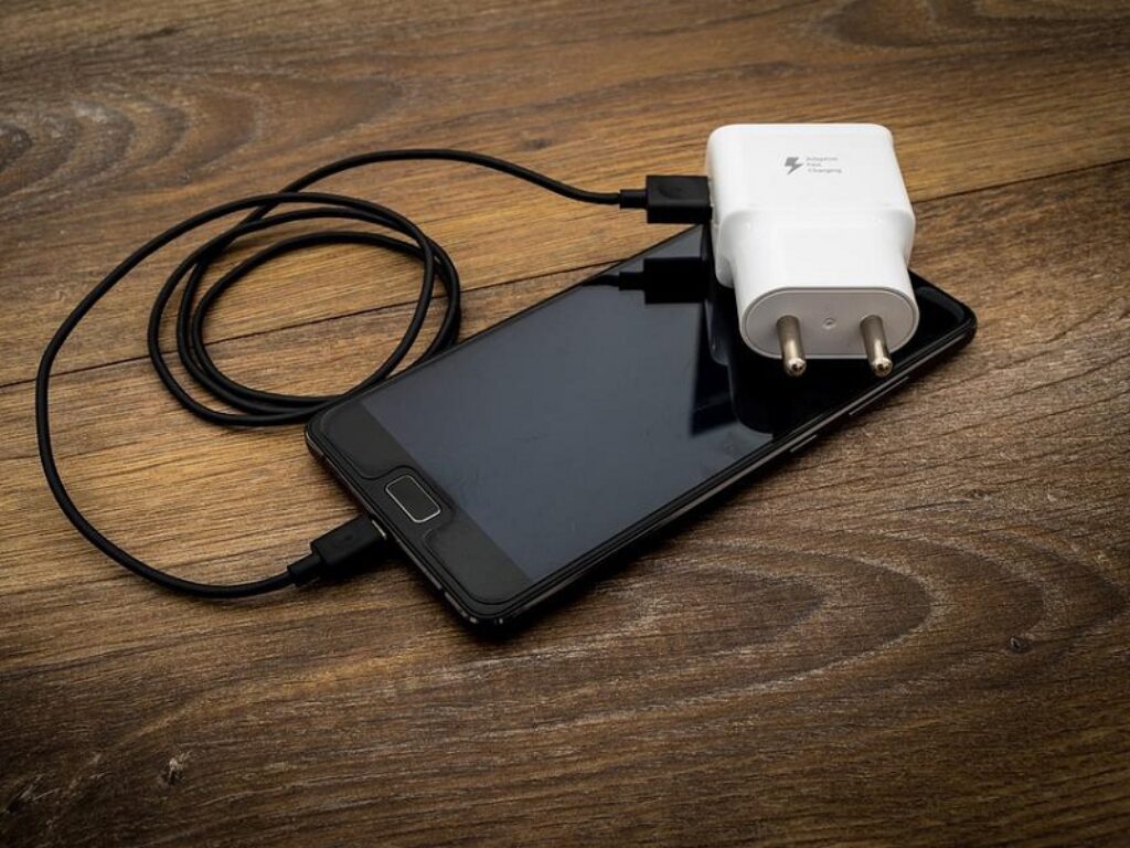 caricabatterie universale