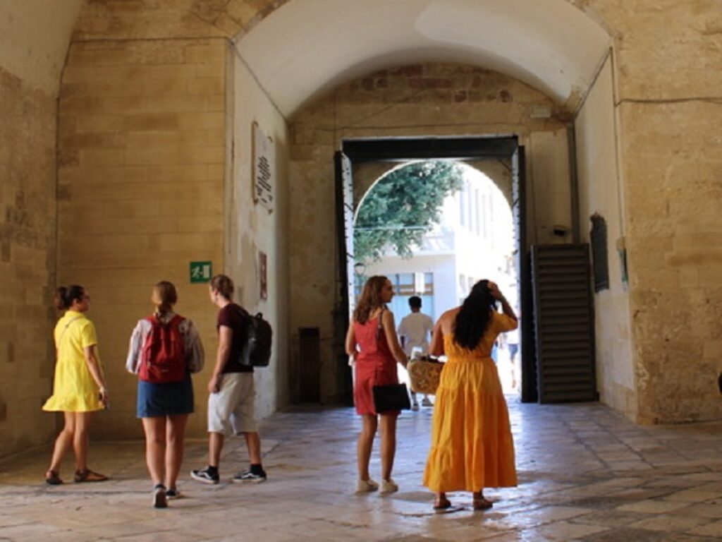 attraverso il castello