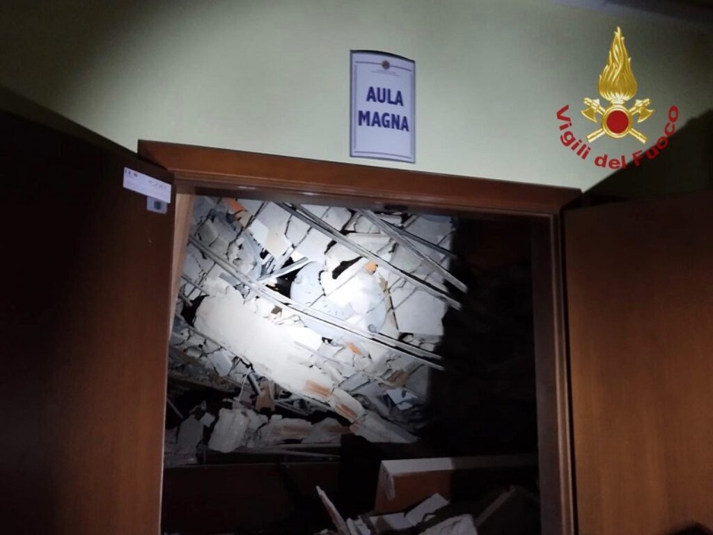 crollo aula magna cagliari