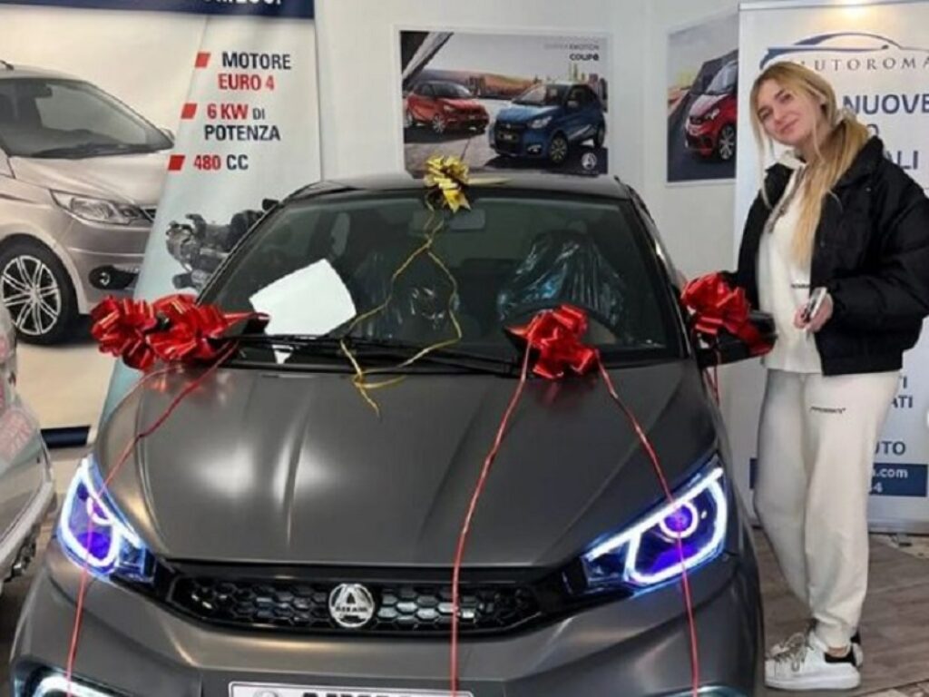 chanel totti minicar