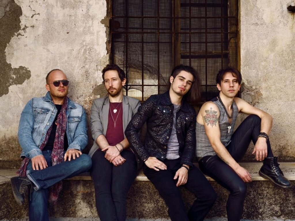 “Doveva essere una canzone d'amore” è il nuovo singolo dei WakeUpCall