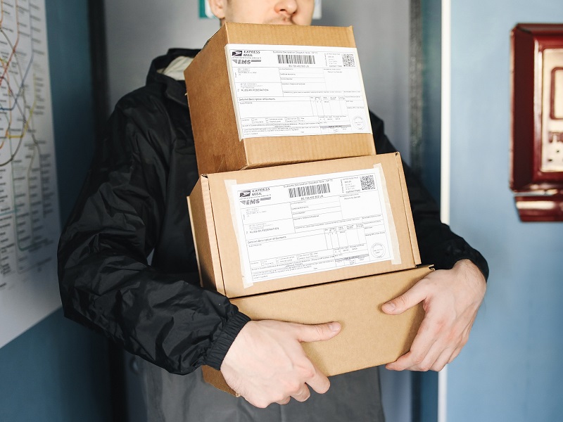 pacchi trasporto di merci acquisti moda resi agenzie specializzate