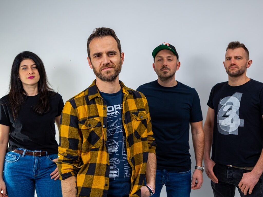 RED SUNSET RIVERSIDE