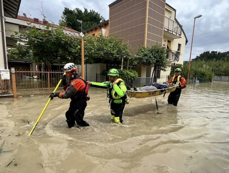 fuori dal fango alluvione emilia-romagna