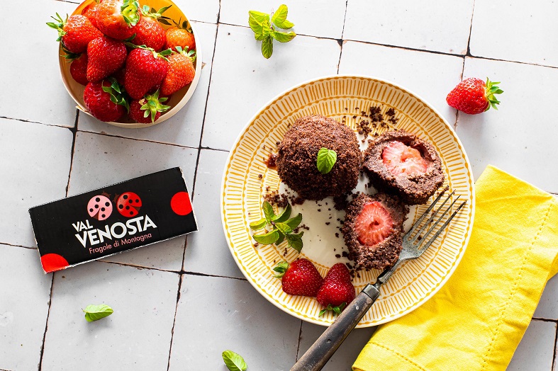 Canederli al cioccolato con cuore di fragola