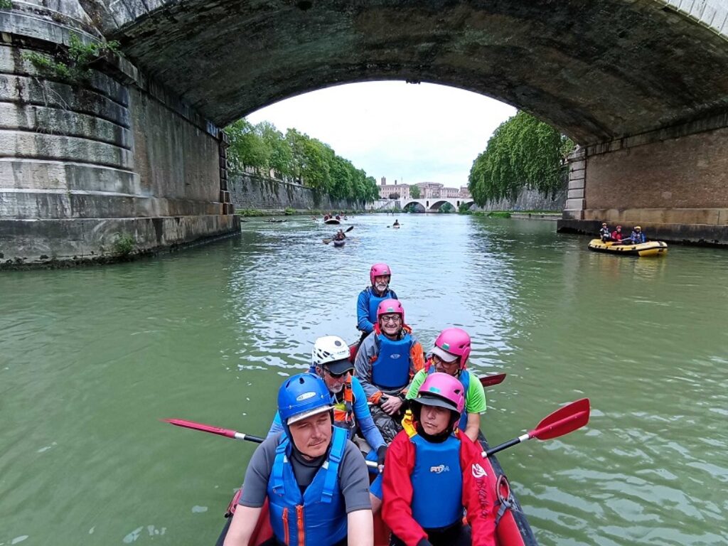 tiber wave discesa a nuoto del tevere