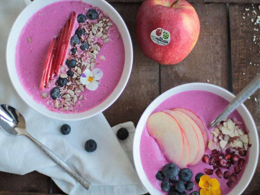 Smoothie Bowl con mele Gala Bio Val Venosta e barbabietola