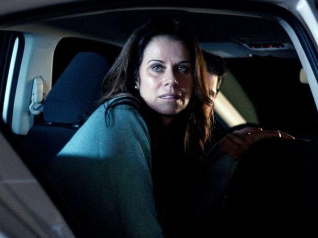 la follia bussa alla porta