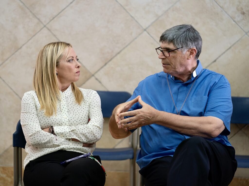 meloni don patriciello caivano