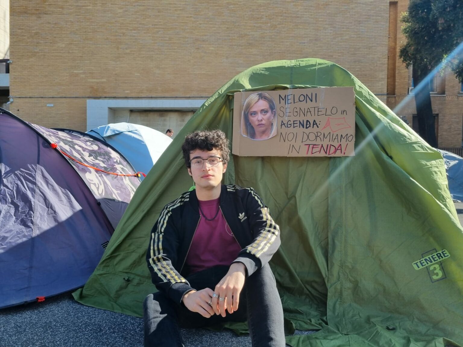 protesta tende universitari