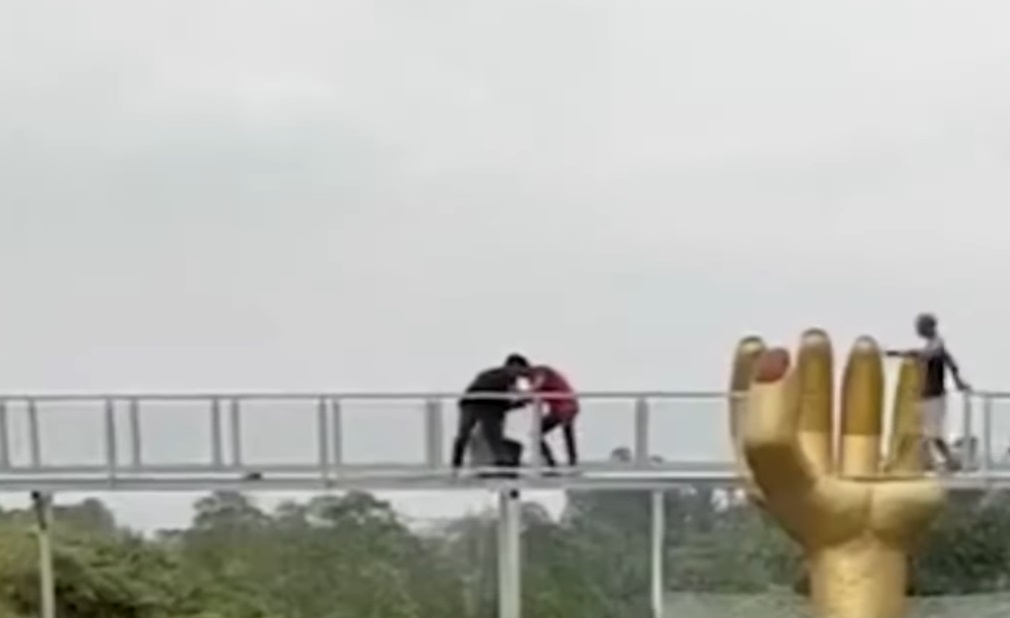 ponte di vetro indonesia