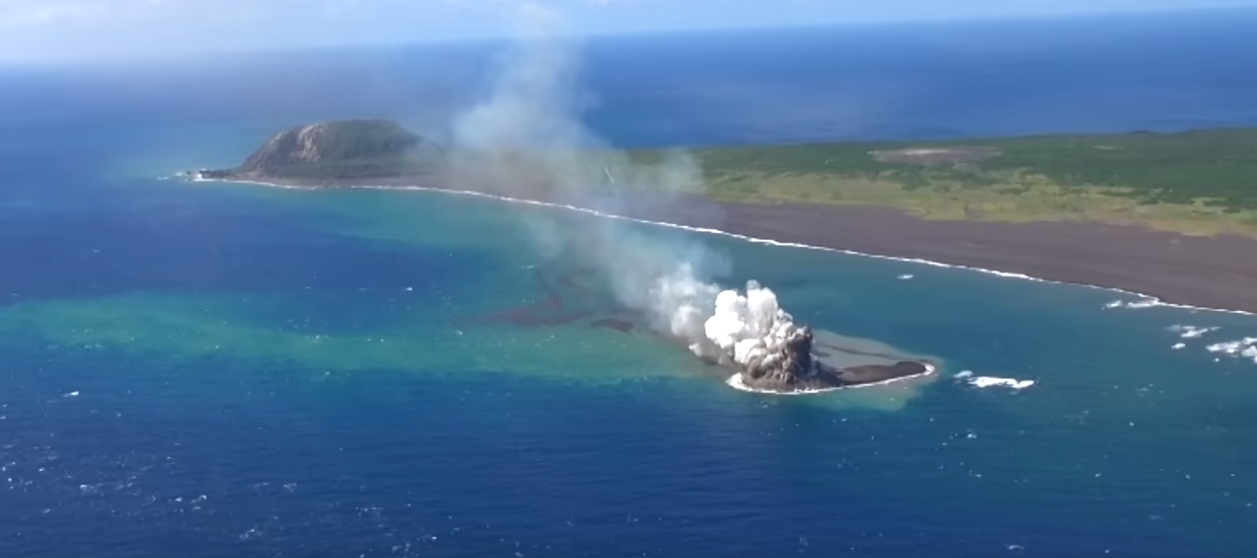 nuova isola vulcano sottomarino