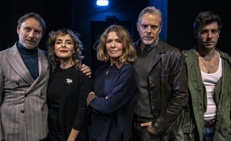 Metti, una sera a cena