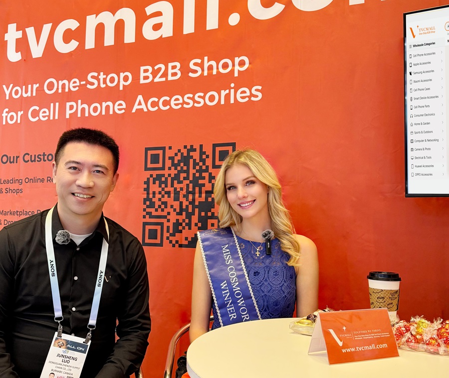 Eric, Senior Overseas Sales Manager di TVCMALL, e Shelby. Guardando al futuro, TVCMALL prevede di continuare a condividere la sua offerta all'ingrosso one-stop a livello globale, con la prossima tappa dell'azienda in Spagna al MWC Barcellona 2024 dal 26 al 29 febbraio.