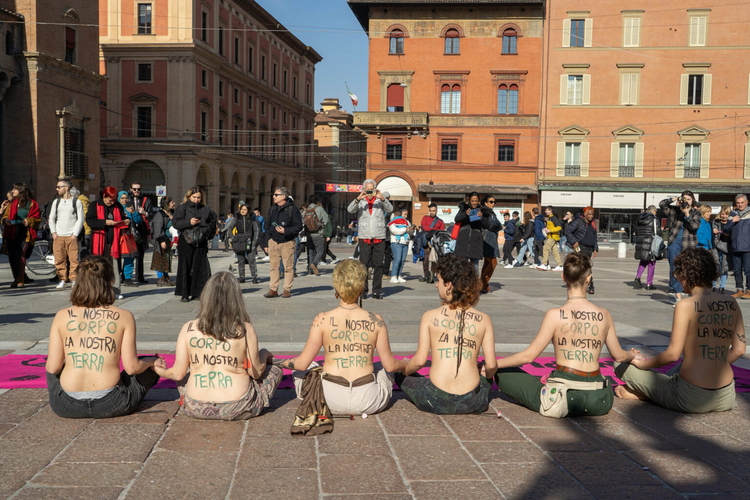 attiviste extinction rebellion nude