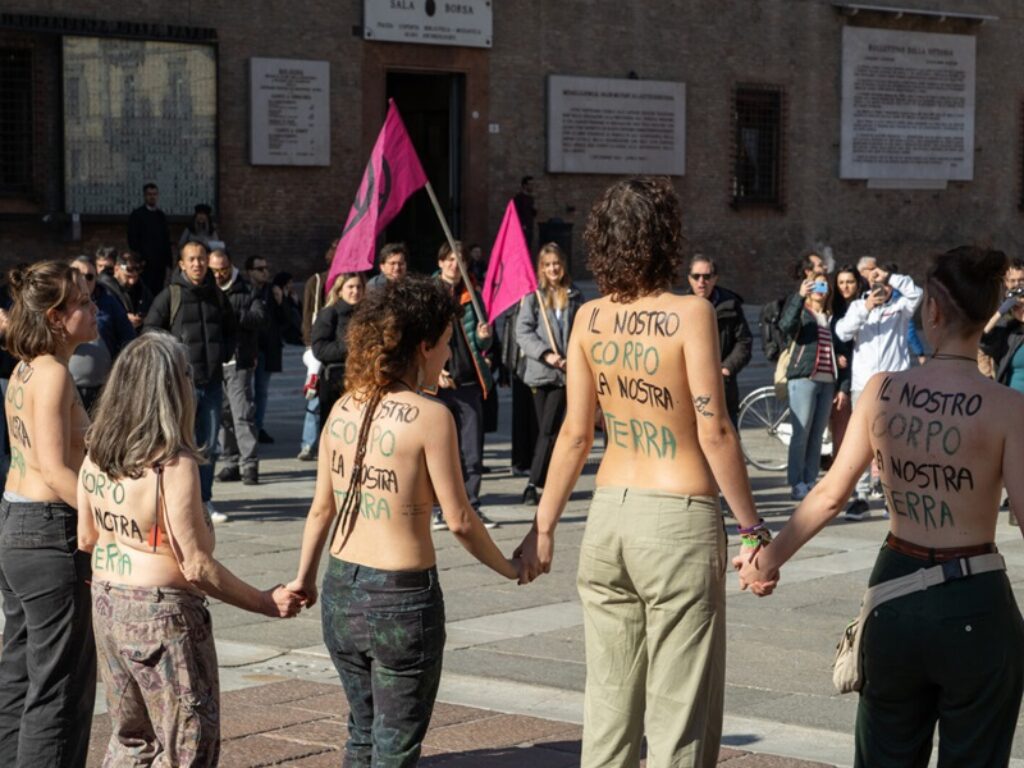 attiviste extinction rebellion nude