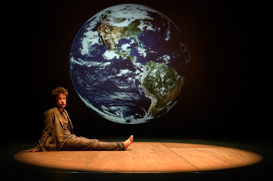 piccolo uomo grande mondo