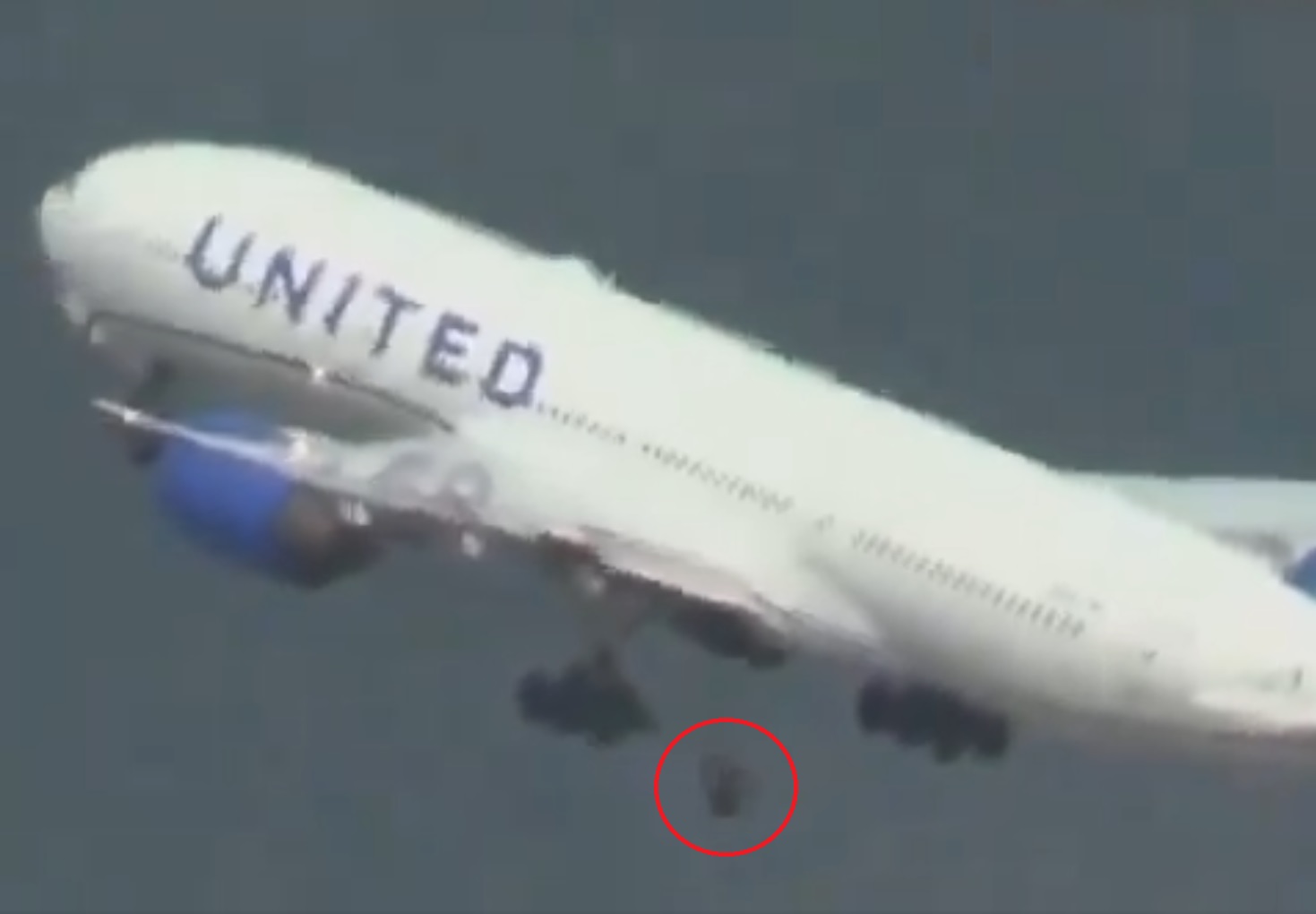 aereo perde ruota boeing 777