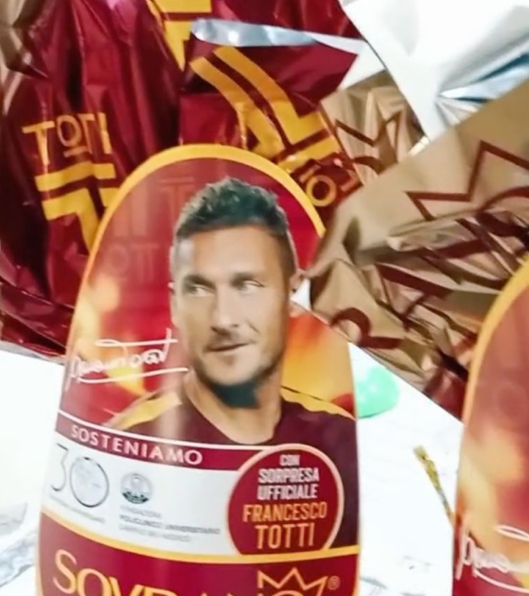 uovo di pasqua totti