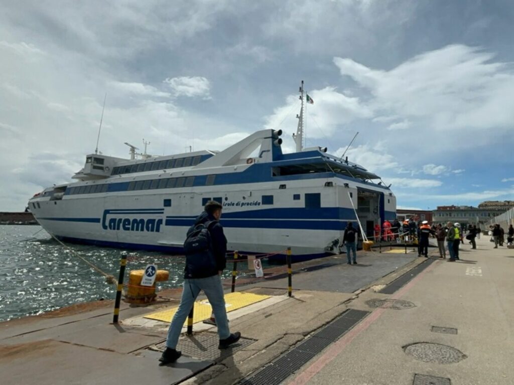 caremar molo beverello