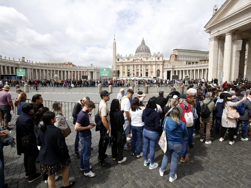 fedeli piazza san pietro