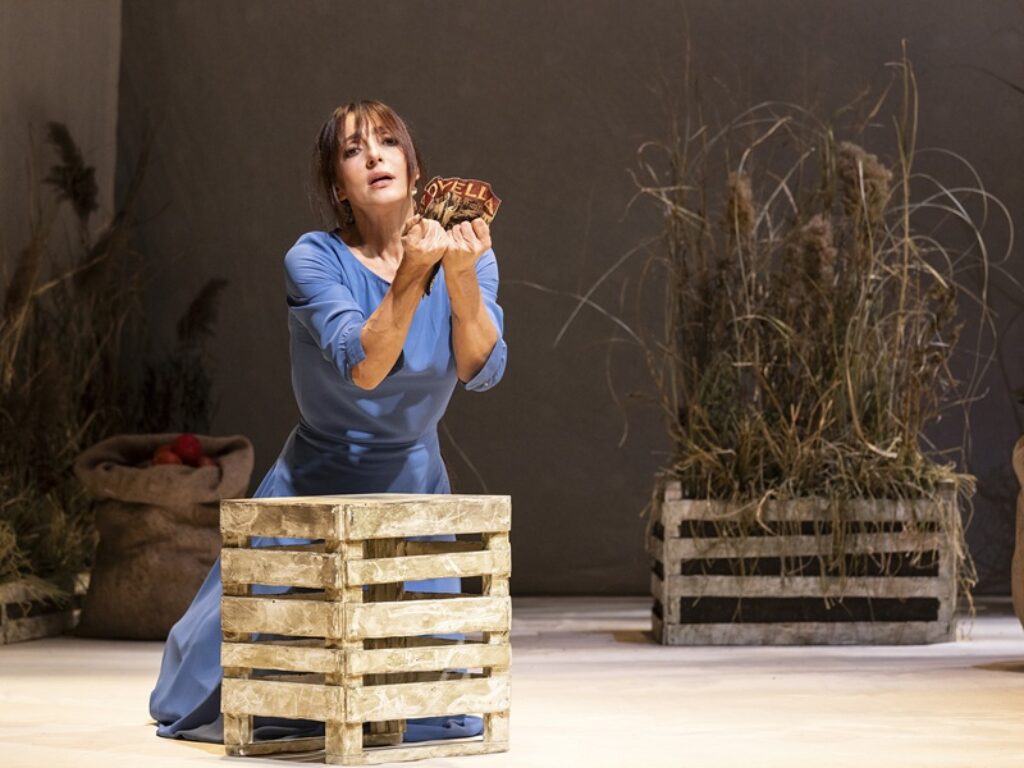 Ambra Angiolini torna in scena con Oliva Denaro