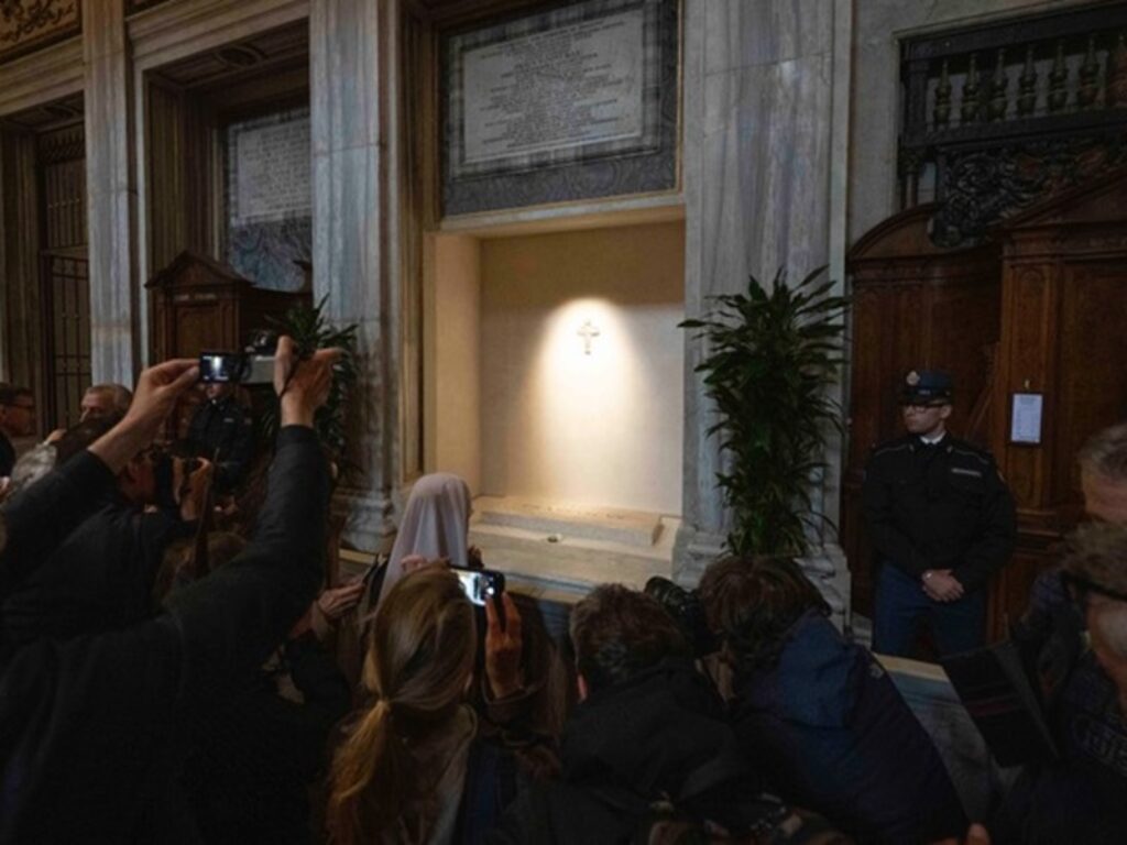 tomba papa francesco