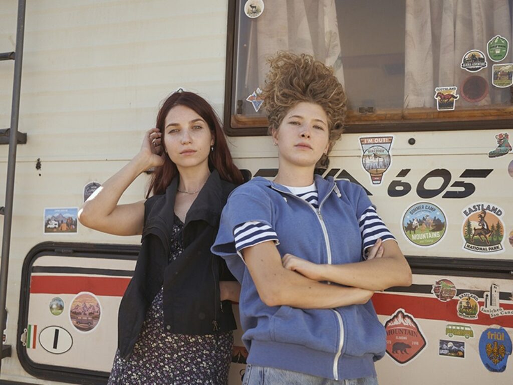 le ragazze non piangono trama film