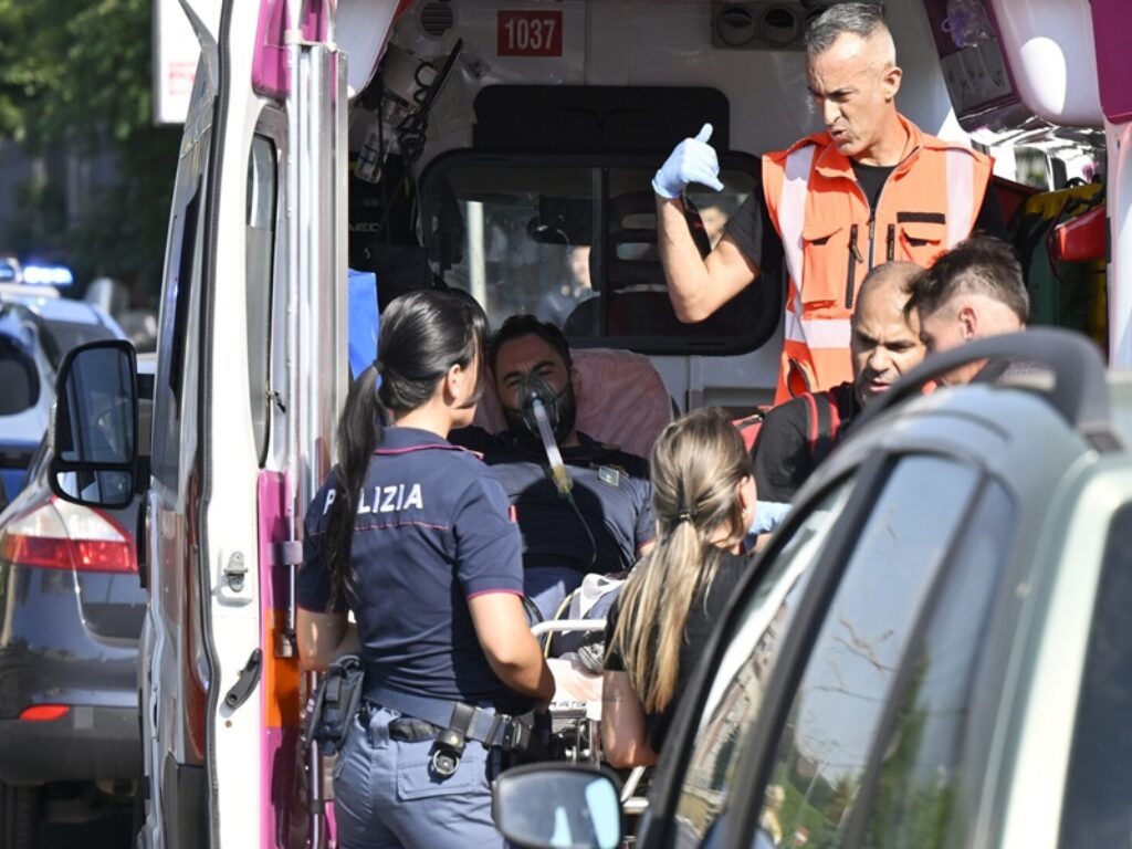 esplosione distributore roma