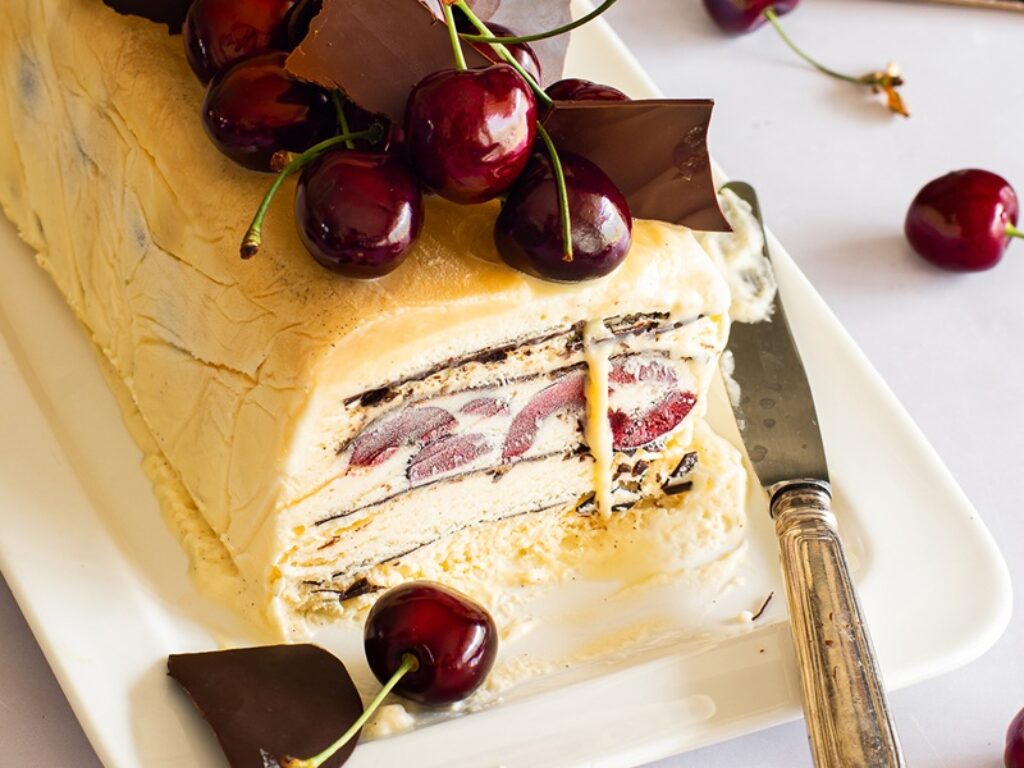 Semifreddo alla vaniglia con ciliegie