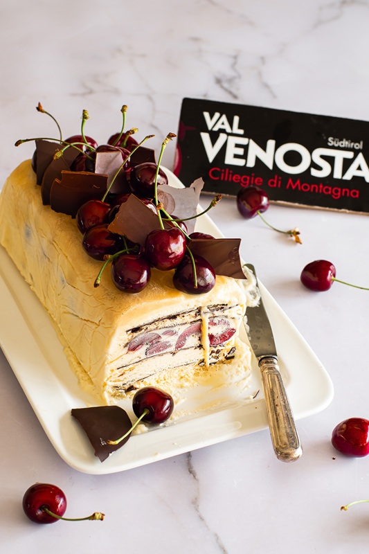 Semifreddo alla vaniglia con ciliegie