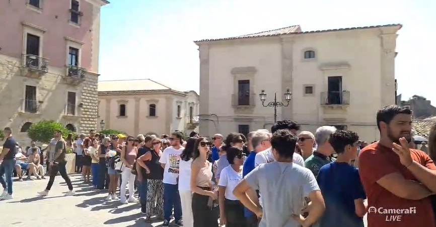 fila funerale pippo baudo