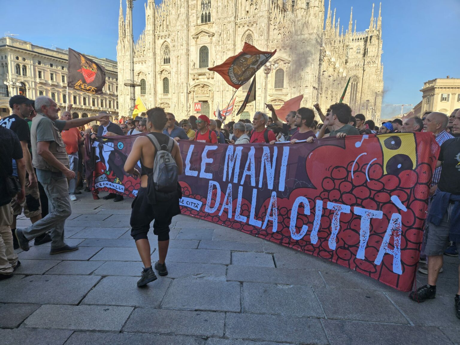 manifestazione per il Leoncavallo