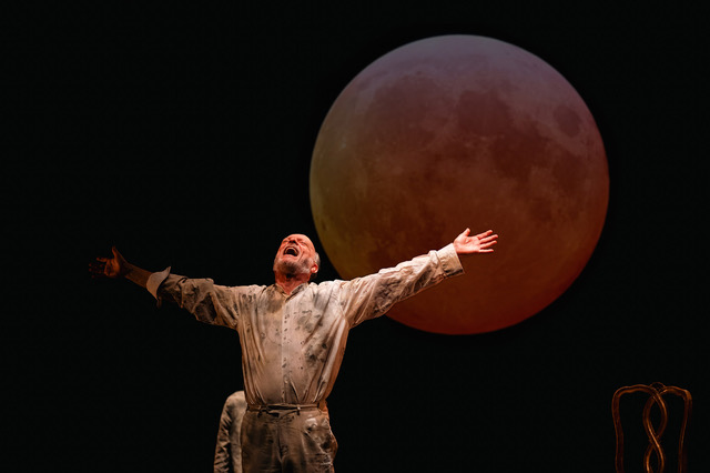 Idillio Leopardi e la Luna