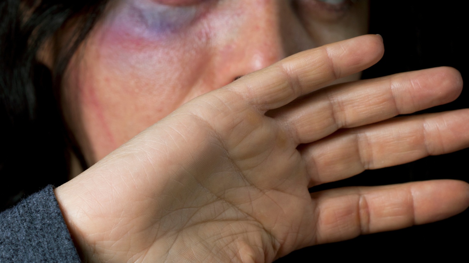 violenza moglie catania