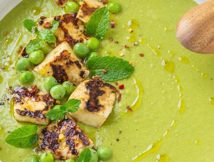 CREMA DI PISELLI CON HALLOUMI GRIGLIATO E MENTA