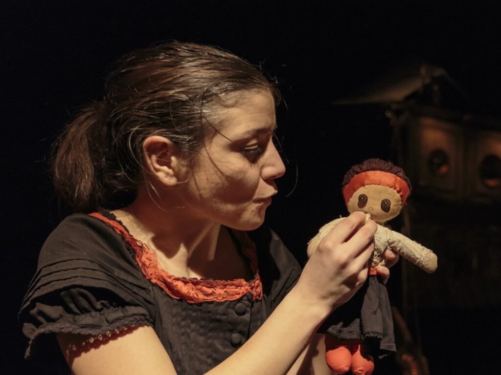 Vassilissa e Babaracca della compagnia Kuziba