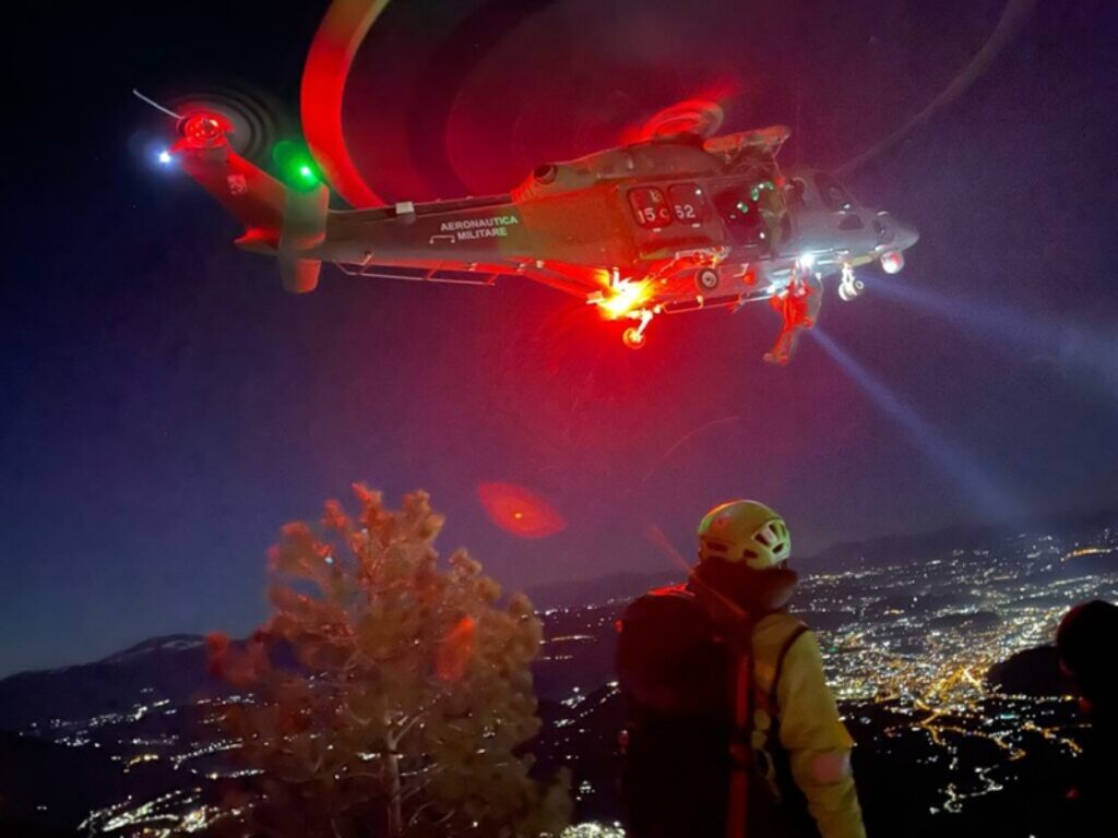 elicottero aeronautica soccorso