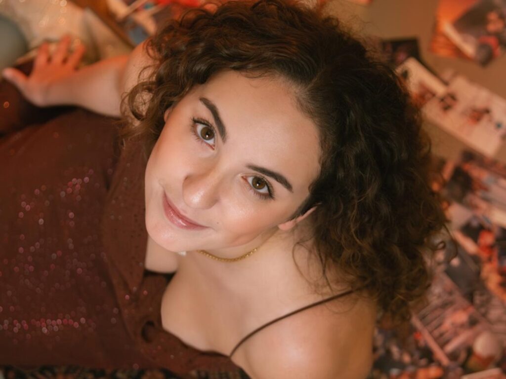 camilla buzzetti cantante