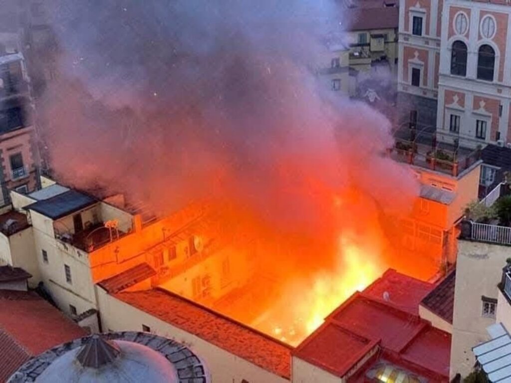 incendio napoli