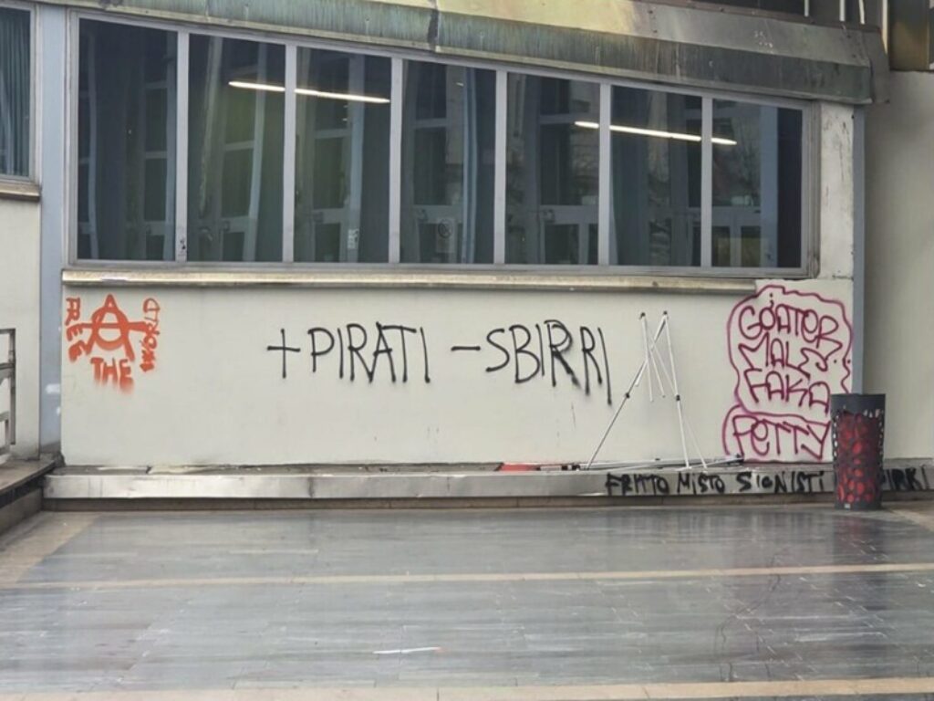 scritte università