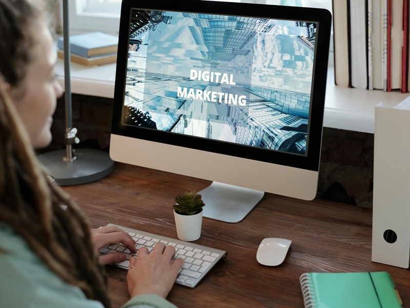 lavoro al computer digitale