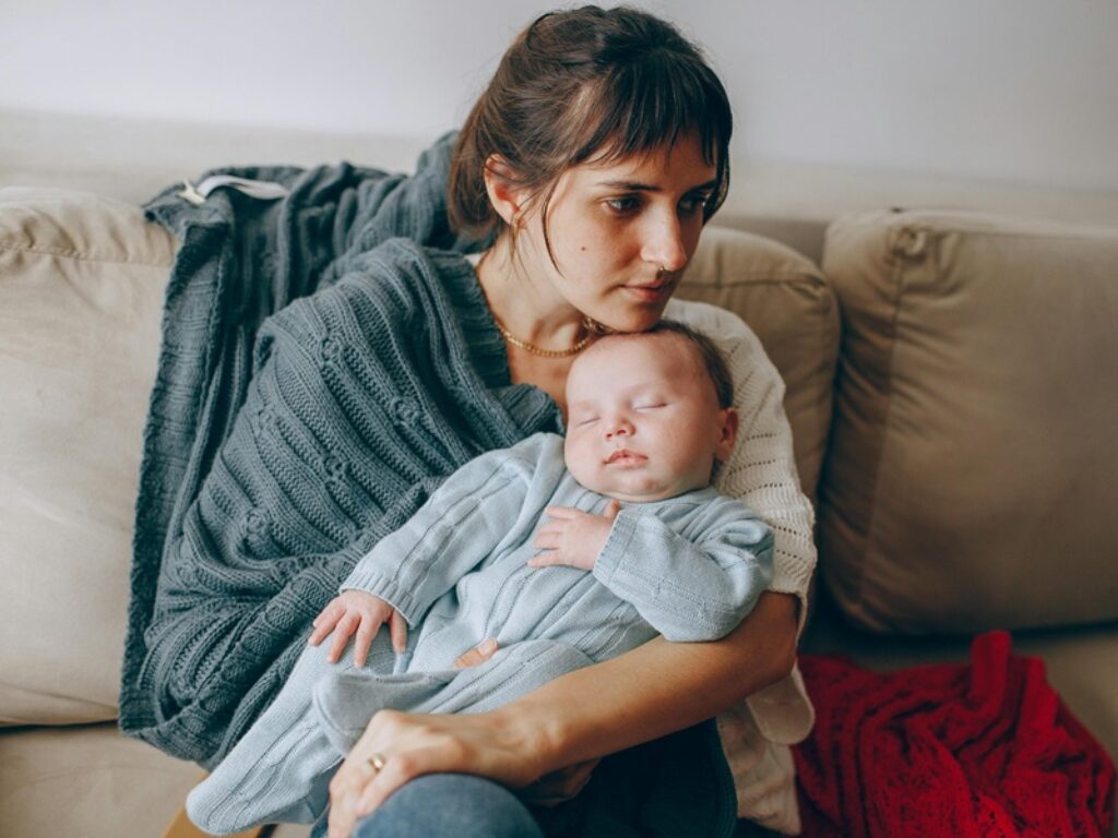 bambino mamma triste