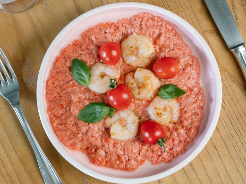 Gazpacho di pomodori con gamberi stufati
