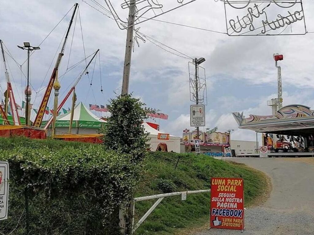 15 anni muore folgorato al Lunapark
