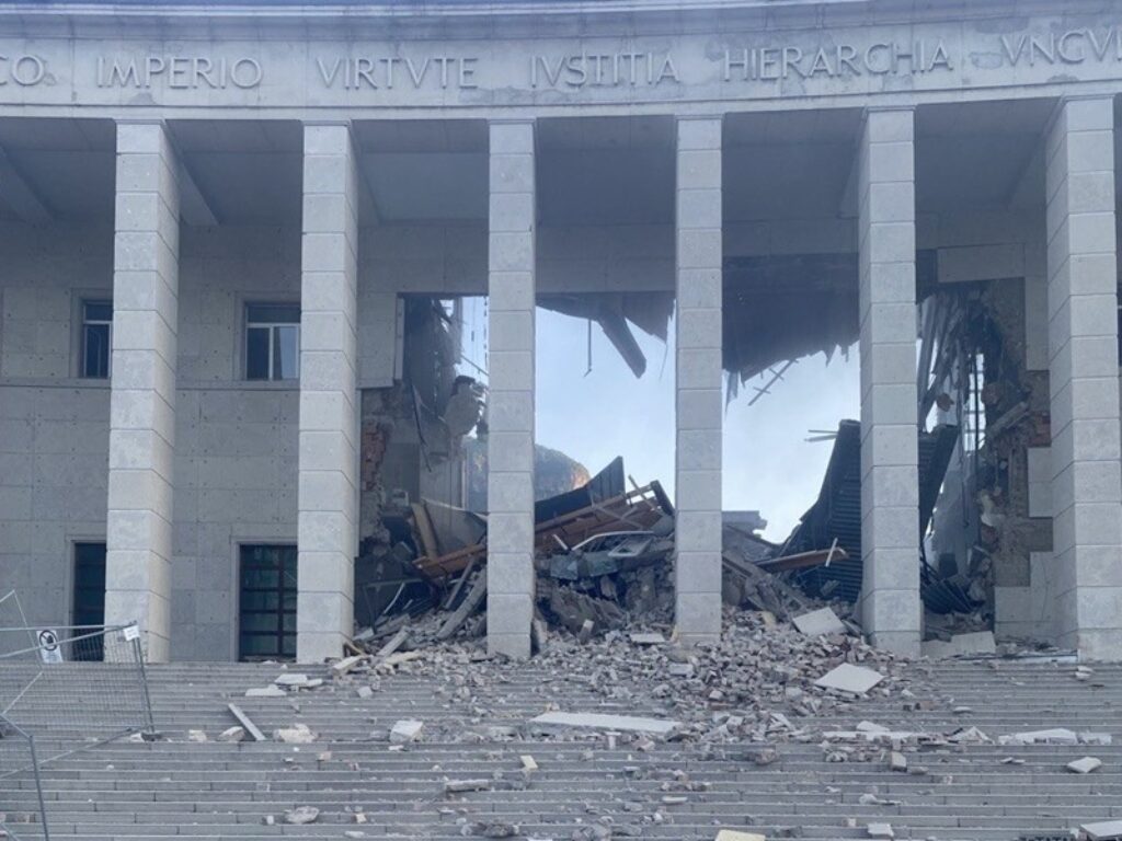Bolzano crolla una parte del palazzo del Tribunale