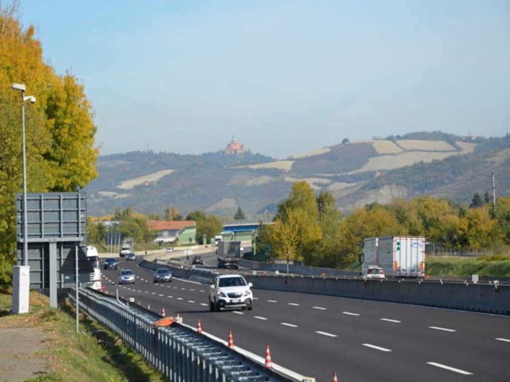 codice della strada sorpasso a destra